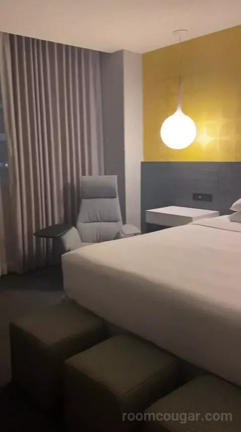 King Suite bed picture #2