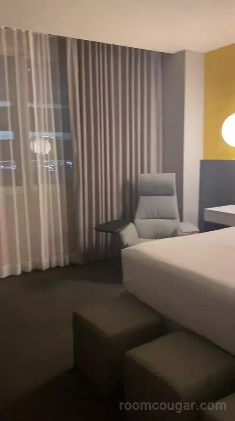 King Suite bed picture #6