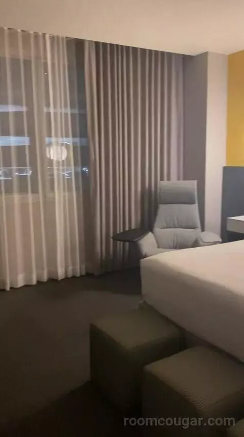 King Suite bed picture #7