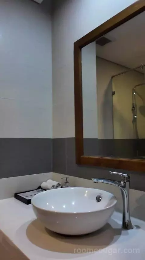 Superior Double Room (#606) bathroom picture #5