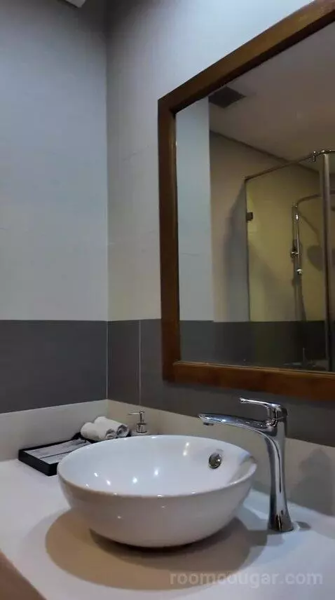 Superior Double Room (#606) bathroom picture #6