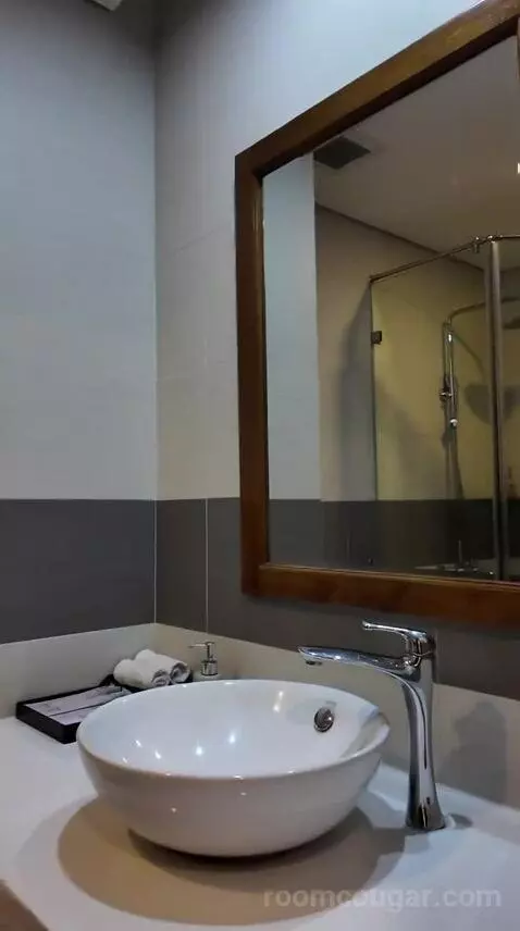 Superior Double Room (#606) bathroom picture #7