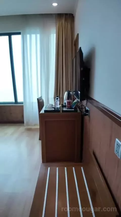 Premier Double Room with Sea View (#1611) bed picture #5