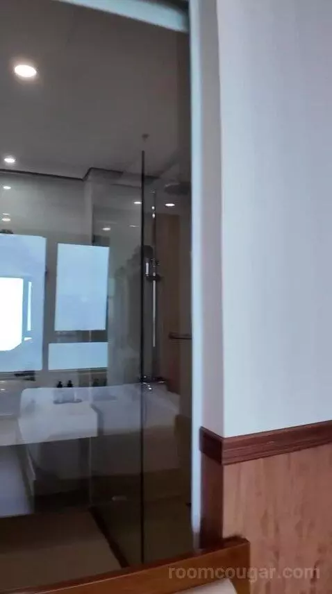 Premier Double Room with Sea View (#1611) bathroom picture #10