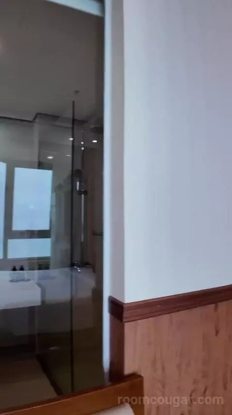 Premier Double Room with Sea View (#1611) bathroom picture #11