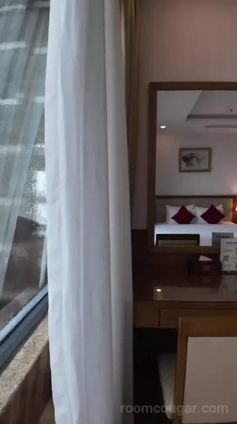 Premier Double Room with Sea View (#1611) bed picture #11