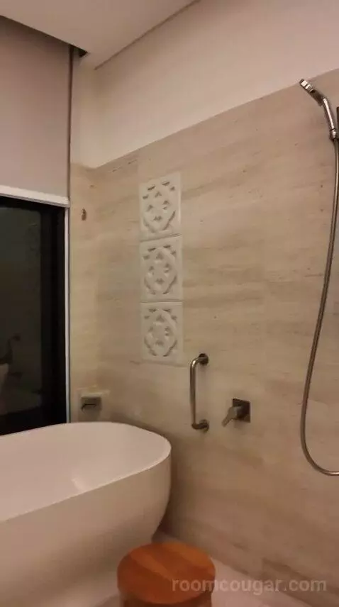 King Room with Ocean View - Club Access (F205) bathroom picture #10