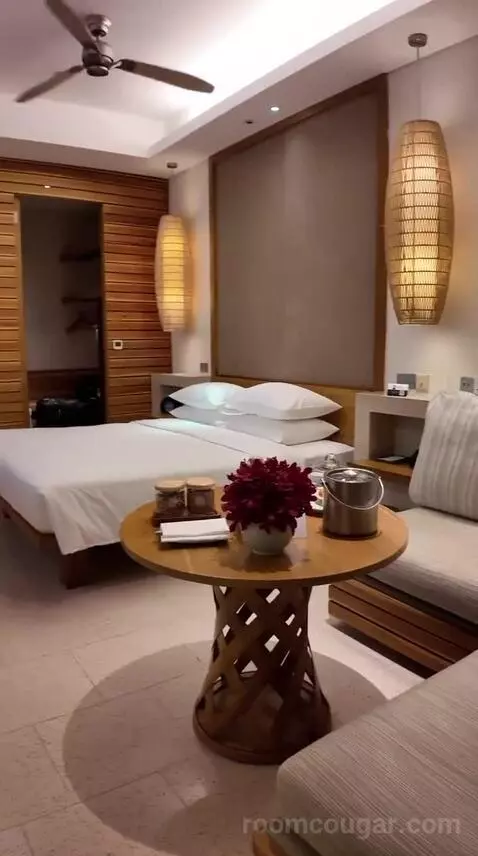 King Room with Ocean View - Club Access (F205) bed picture #8