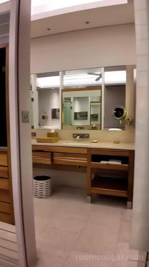 King Room with Ocean View - Club Access (F205) bathroom picture #2