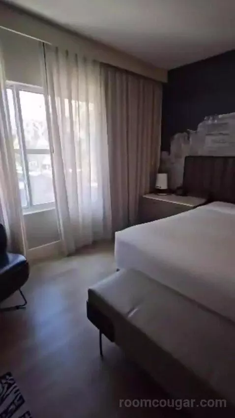 Deluxe King Room (#222) bed picture #9