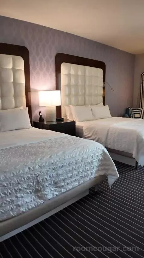 King Room (#918) bed picture #3
