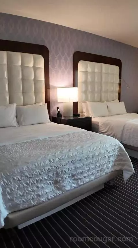 King Room (#918) bed picture #6