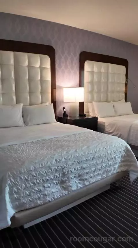King Room (#918) bed picture #7