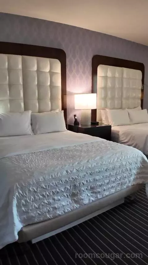 King Room (#918) bed picture #8