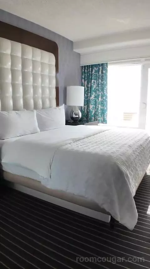 Queen Room (#636) bed picture #11
