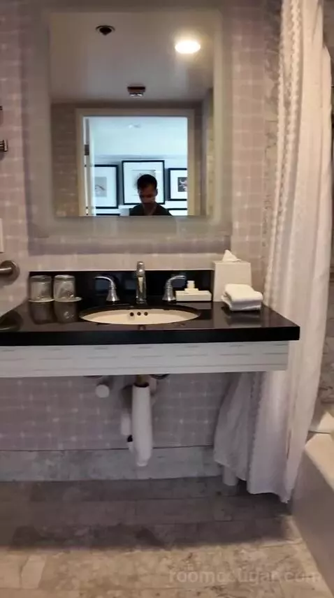 Queen Room (#636) bathroom picture #6