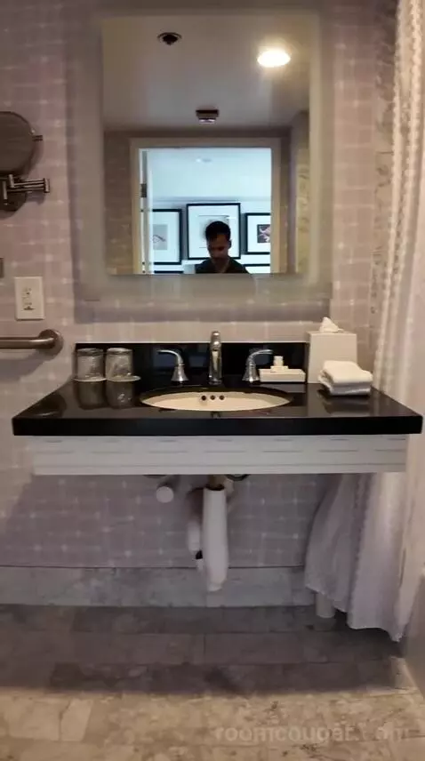 Queen Room (#636) bathroom picture #7