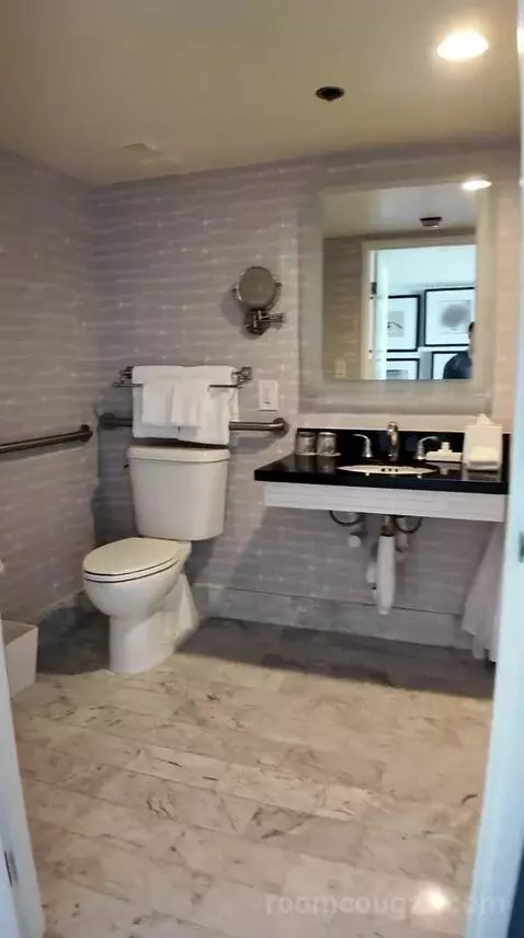 Queen Room (#636) bathroom picture #11