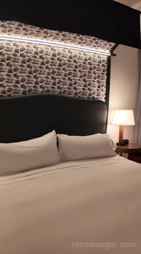 King Room (#450) bed picture #5