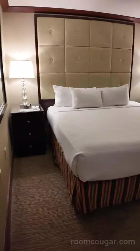Standard King Room (#539) bed picture #1