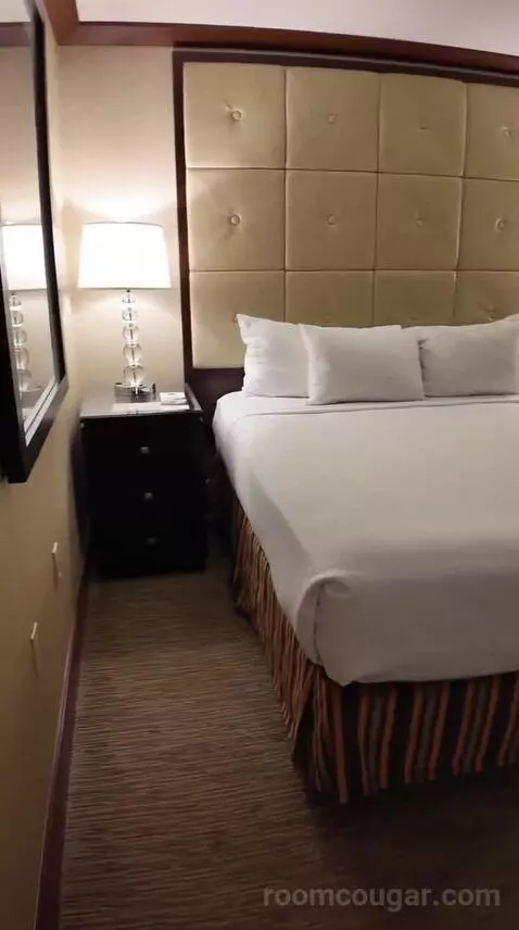 Standard King Room (#539) bed picture #3