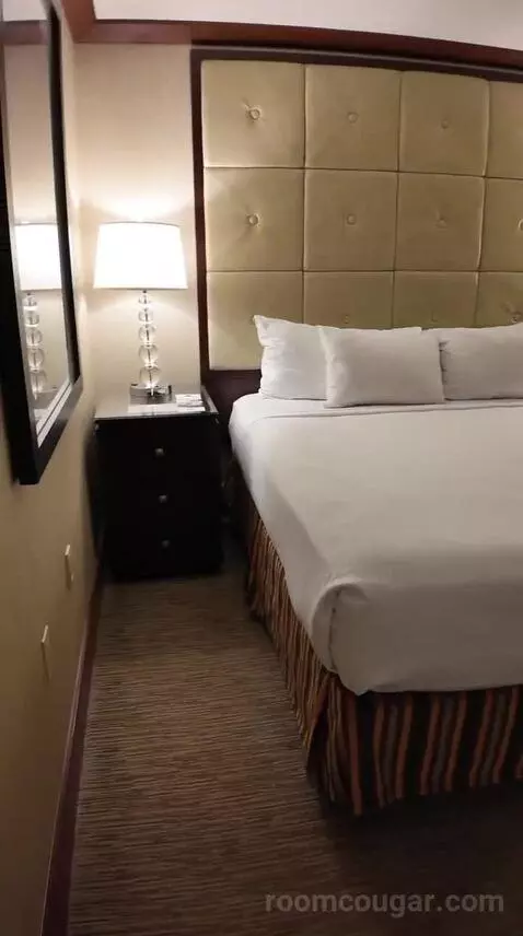 Standard King Room (#539) bed picture #4