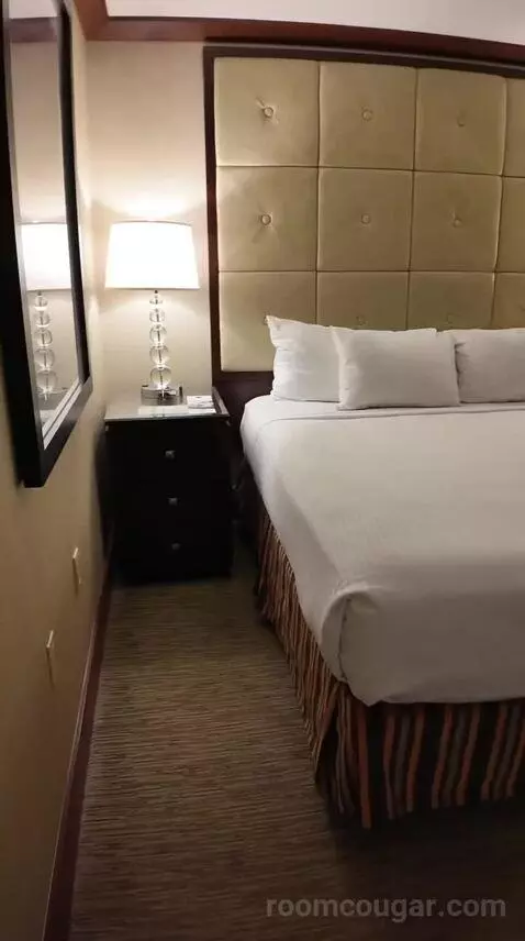 Standard King Room (#539) bed picture #5