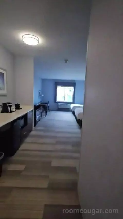 Suite with Two Beds (#320) bed picture #2