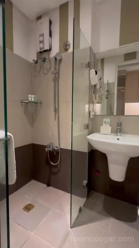 Triple Room (#1515) bathroom picture #5