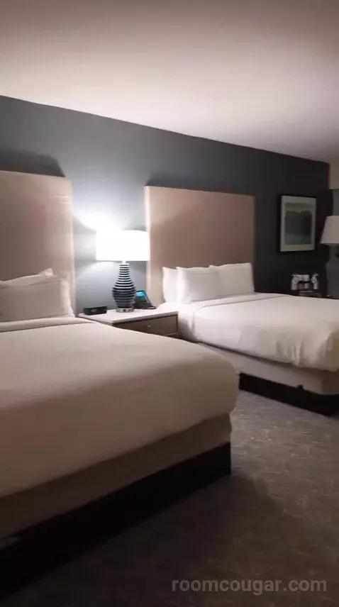 Queen Room with Two Queen Beds and Garden View - Hearing Accessible (#417) bed picture #3