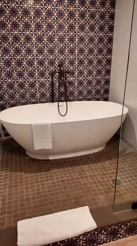 Queen Room with Two Queen Beds with View (#1241) bathroom picture #7