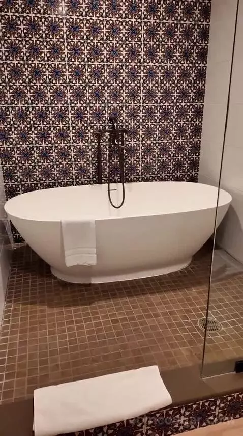 Queen Room with Two Queen Beds with View (#1241) bathroom picture #9