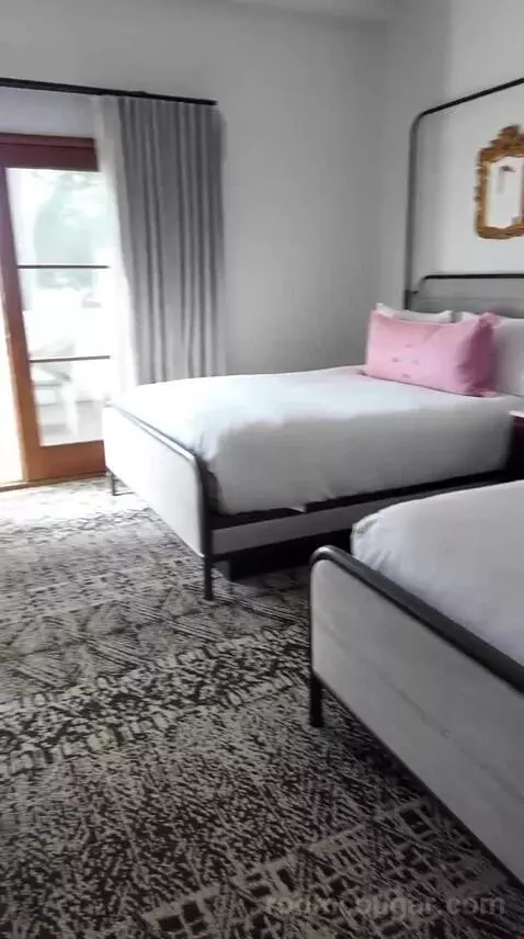 Queen Room with Two Queen Beds, Balcony and Ocean View (#3101) bed picture #11
