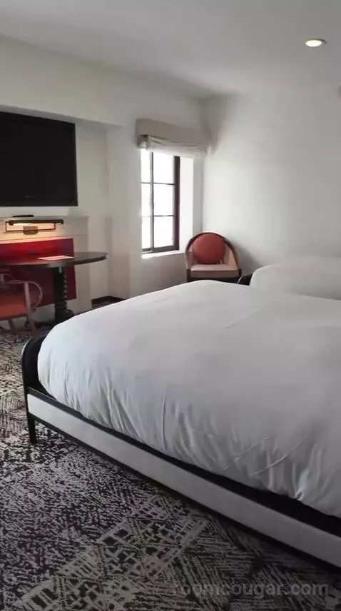Queen Room with Two Queen Beds (#1121) bed picture #2