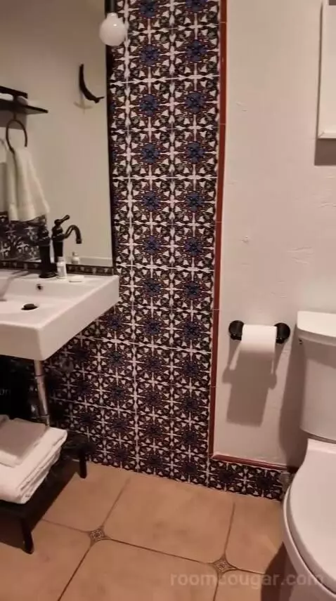 Queen Room with Two Queen Beds (#1121) bathroom picture #5