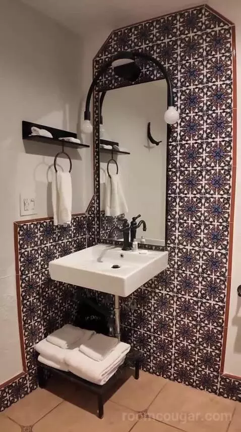 Queen Room with Two Queen Beds (#1121) bathroom picture #9