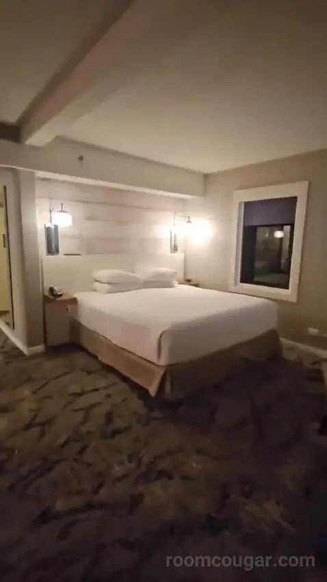 Corner Suite with Marina View (#1701) bed picture #7