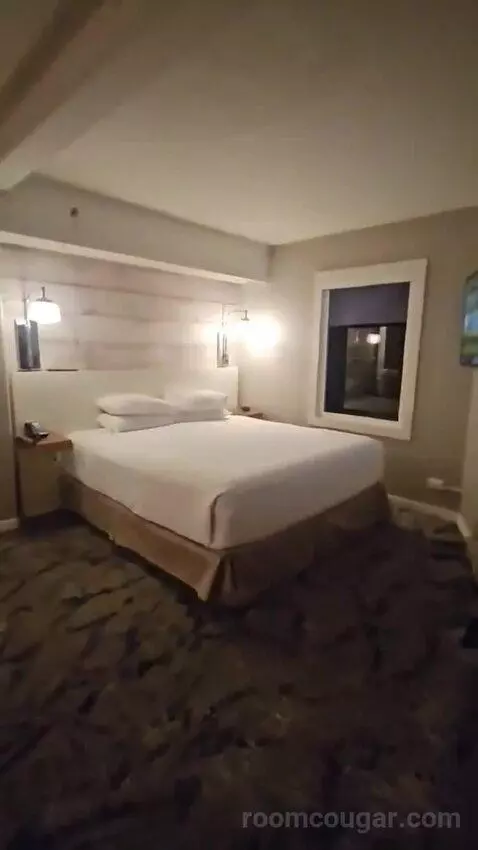 Corner Suite with Marina View (#1701) bed picture #11