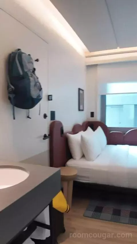 Queen Room with City View (#1526) bed picture #1