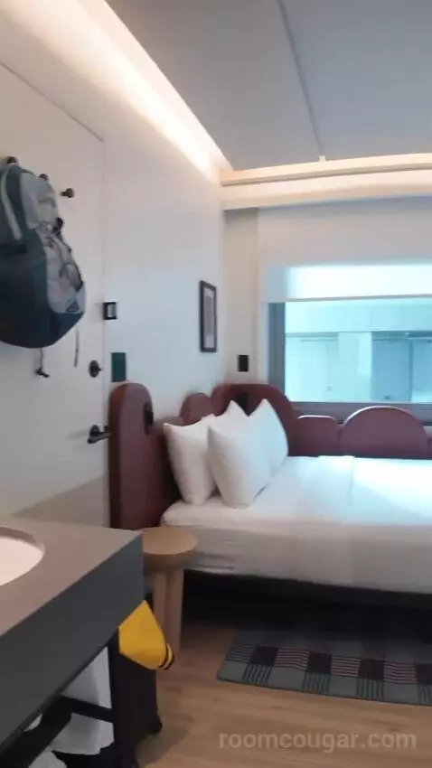 Queen Room with City View (#1526) bed picture #2