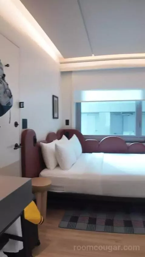 Queen Room with City View (#1526) bed picture #3