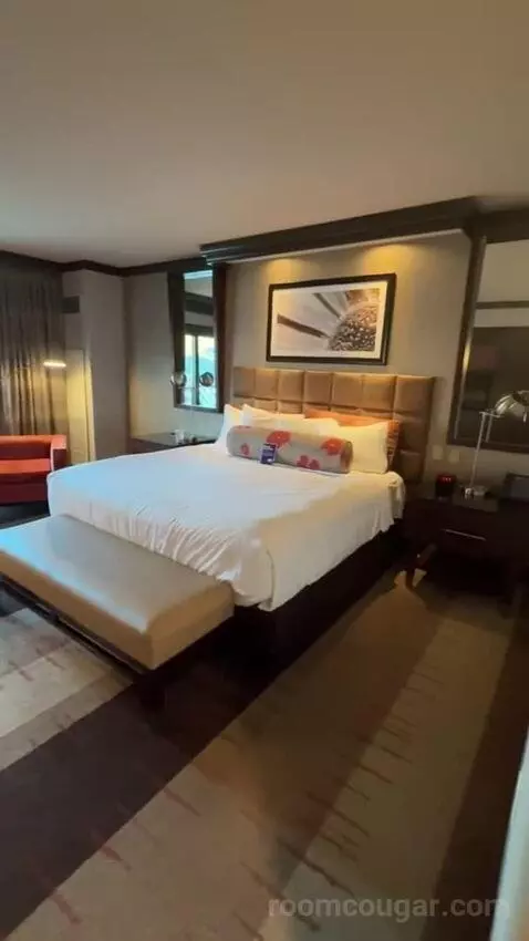 Resort Tower Room (#8008) bed picture #2