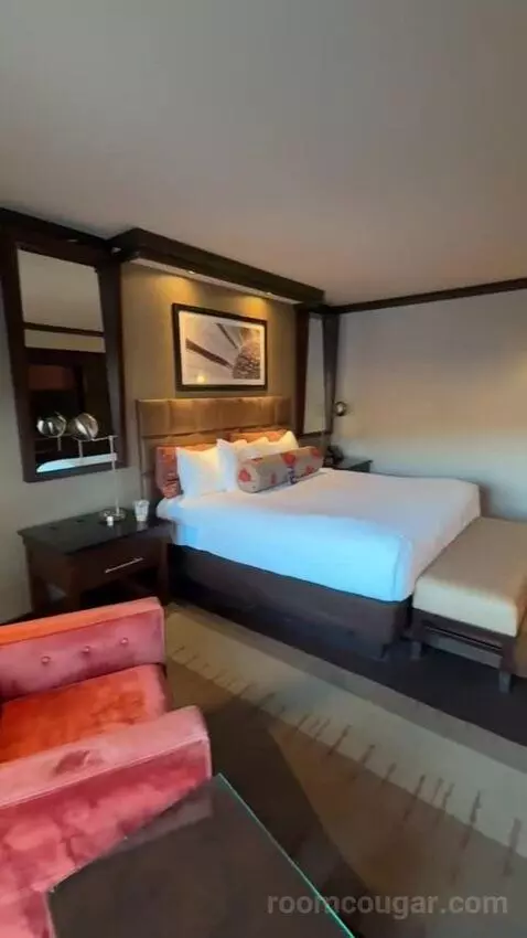 Resort Tower Room (#8008) bed picture #7