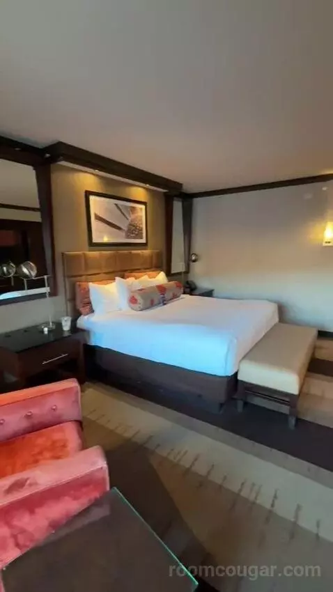 Resort Tower Room (#8008) bed picture #9