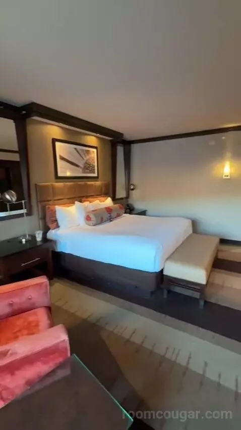 Resort Tower Room (#8008) bed picture #10