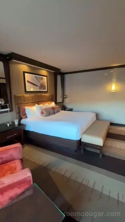 Resort Tower Room (#8008) bed picture #11