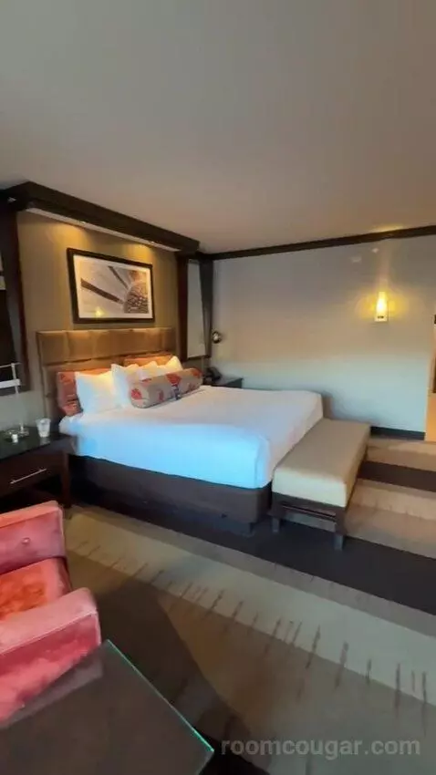 Resort Tower Room (#8008) bed picture #12