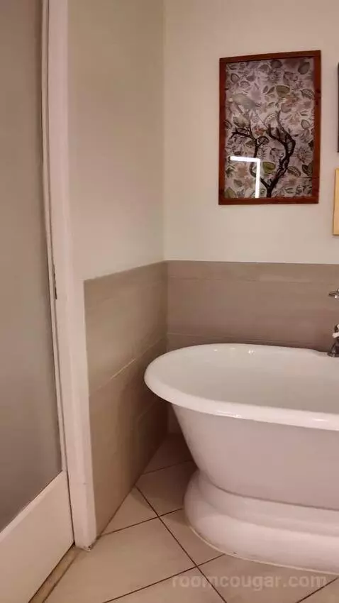 Suite (#306) bathroom picture #9