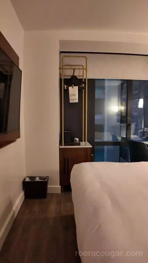 King Room with City View (#404) picture #3