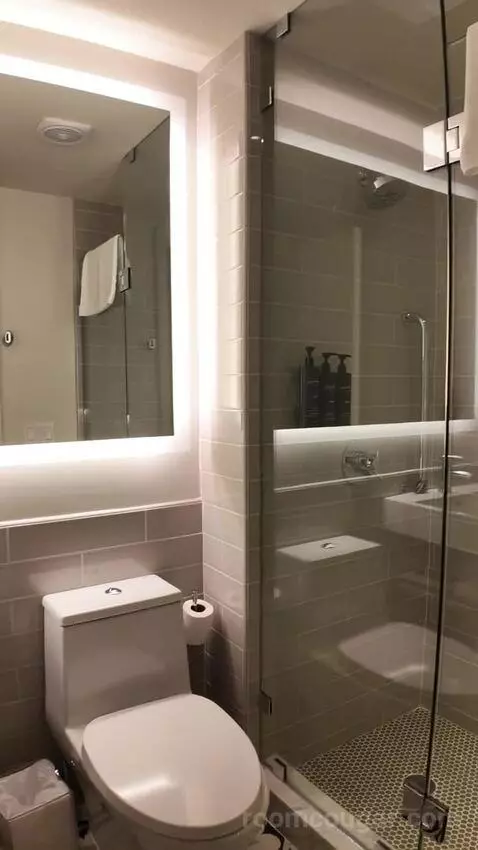 King Room with City View (#404) bathroom picture #3